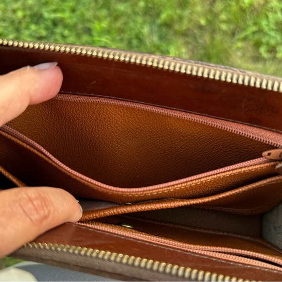 Dooney & Bourke Vintage Leather Crossbody - Picture 8 of 11